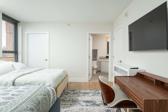 Building Photo - 677-679 Washington Street-SI ID1322145P