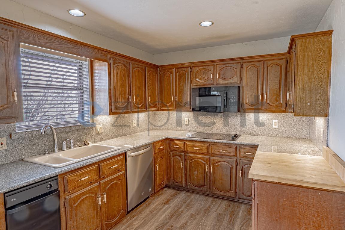 Building Photo - 10 Cypress Ct