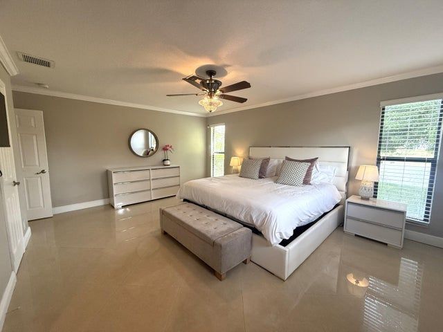 Building Photo - 3250 Lakeview Blvd