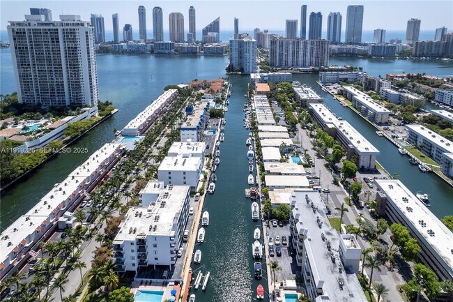 Building Photo - 3642 NE 171 St