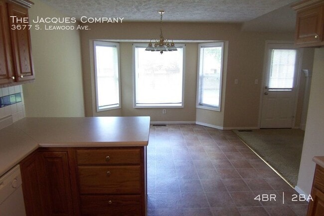 Building Photo - 3677 Leawood Ave