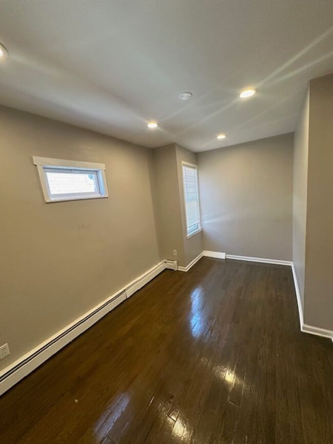 Building Photo - 242 Palisade Ave