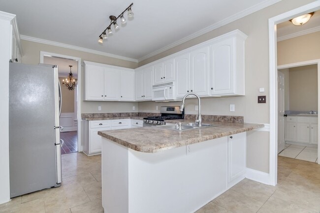 Building Photo - Large 3 Story Home in Evans!