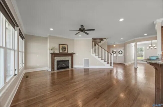 Building Photo - 2807 Talon Cir
