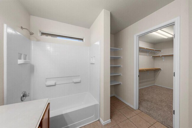 Building Photo - 9424 Castle Pines Dr