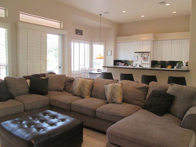 Building Photo - 5745 E Sunset Point Dr
