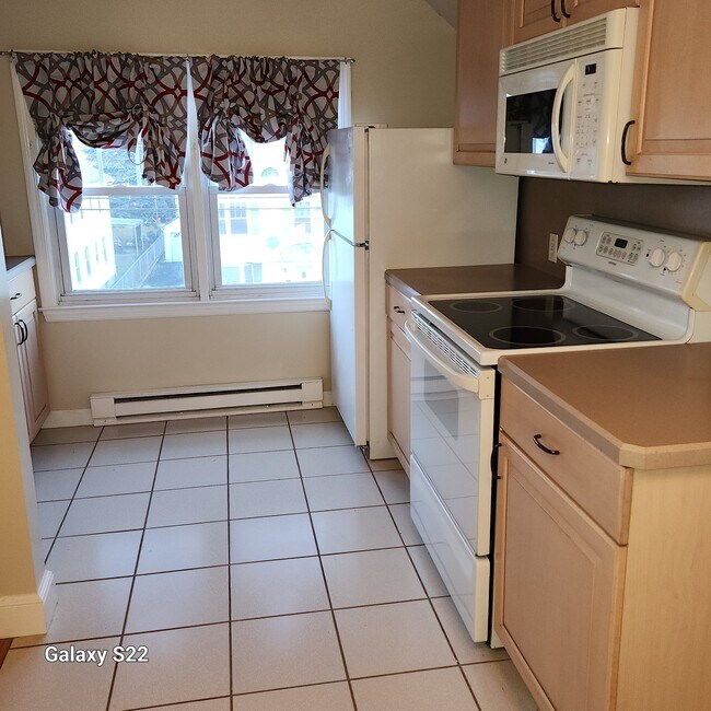 Kitchen - 209 Garfield Ave