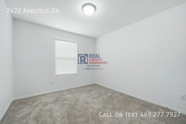 Building Photo - 2422 Arbutus Dr