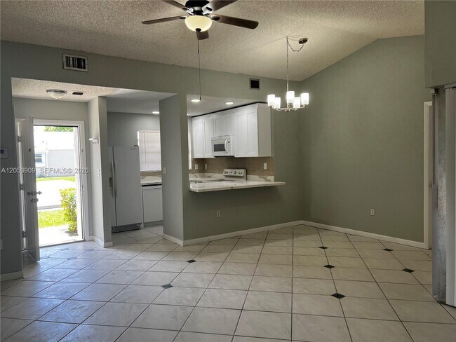 Building Photo - 809 NE 214th Ln