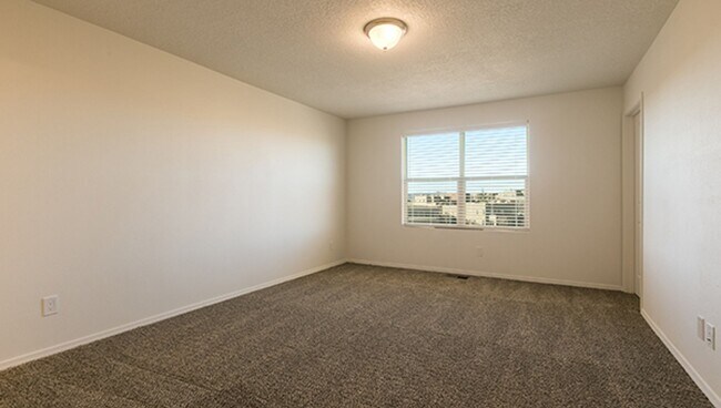 Building Photo - New Townhome in Santa Fe