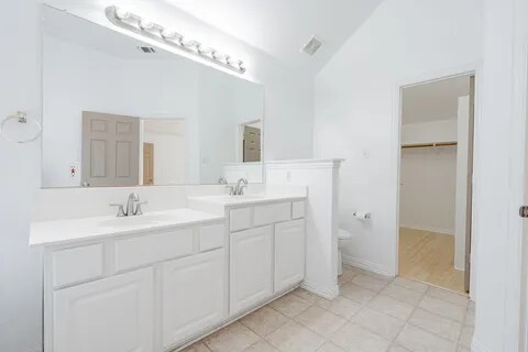 Building Photo - 300 Turtle Ct