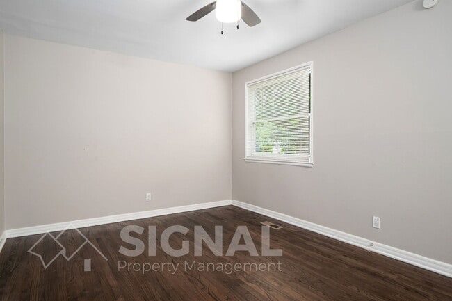 Building Photo - 3038 Highland Dr
