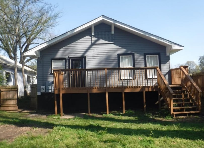 Building Photo - 8416 Division Ave