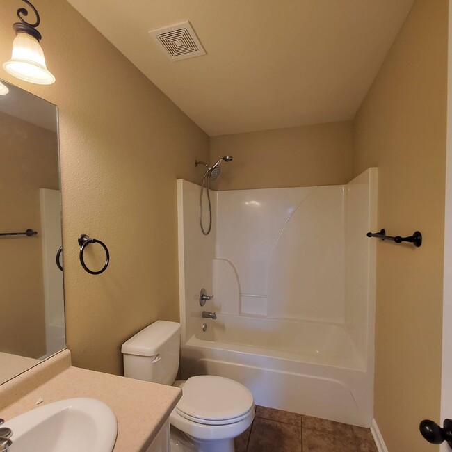 Building Photo - 3BR/2BA Just Minutes from MAFB!