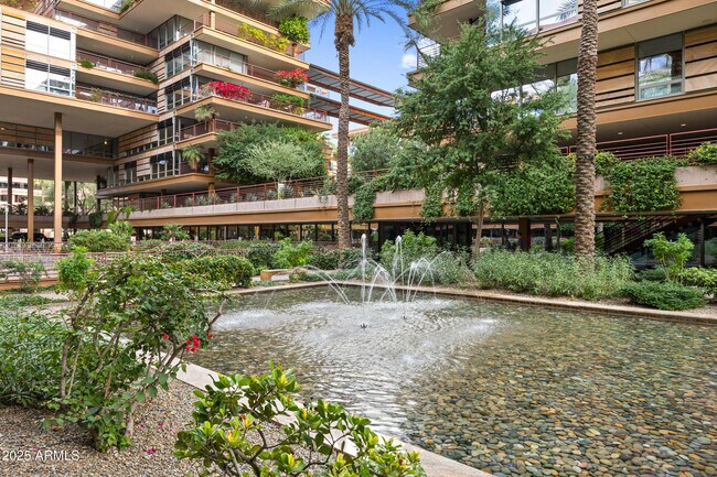 Building Photo - 7137 E Rancho Vista Dr