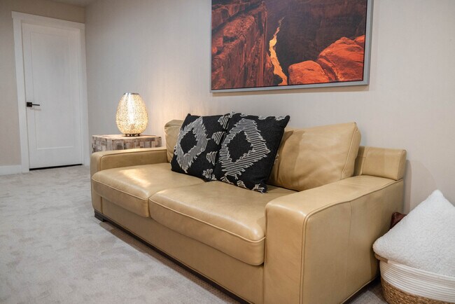 Building Photo - 255 Matterhorn Dr