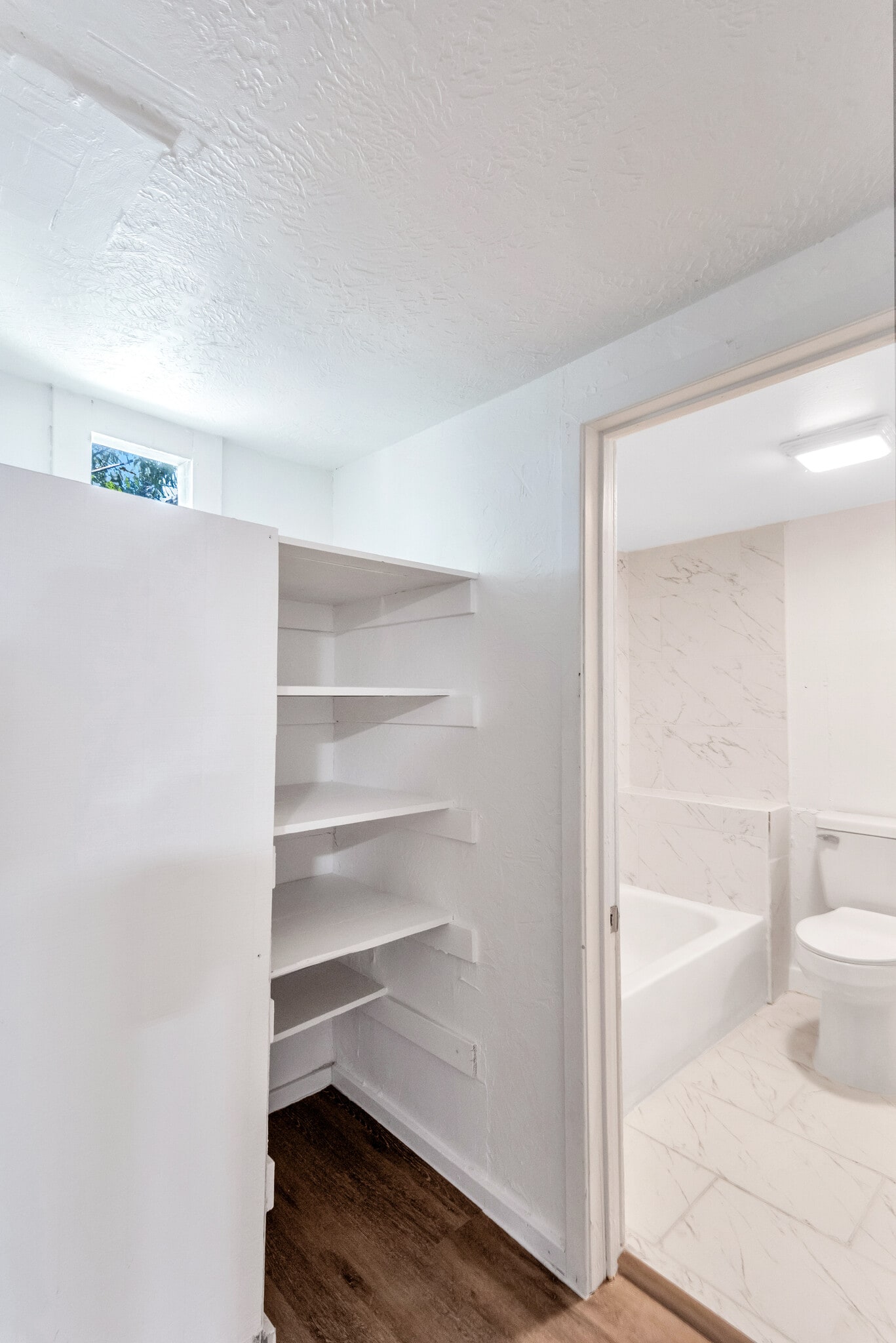 Building Photo - 206 S Elm St