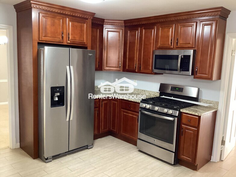 Building Photo - 4695 N Peachtree Rd