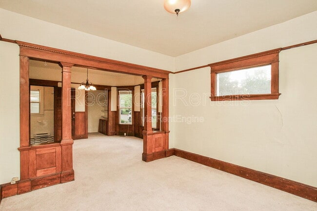 Building Photo - 1320 S 9th St