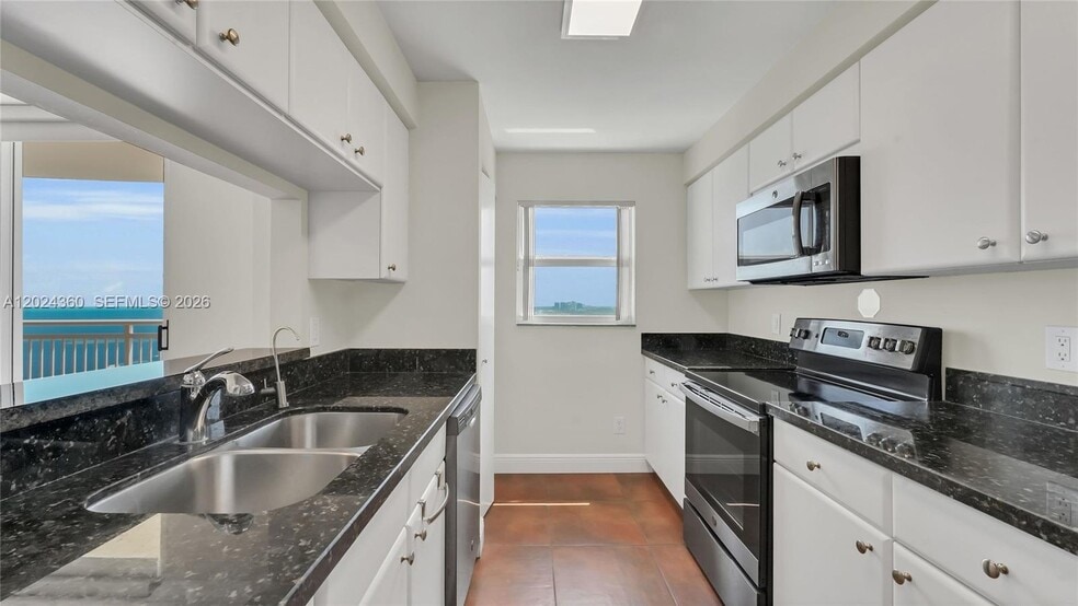 Building Photo - 2475 Brickell Ave