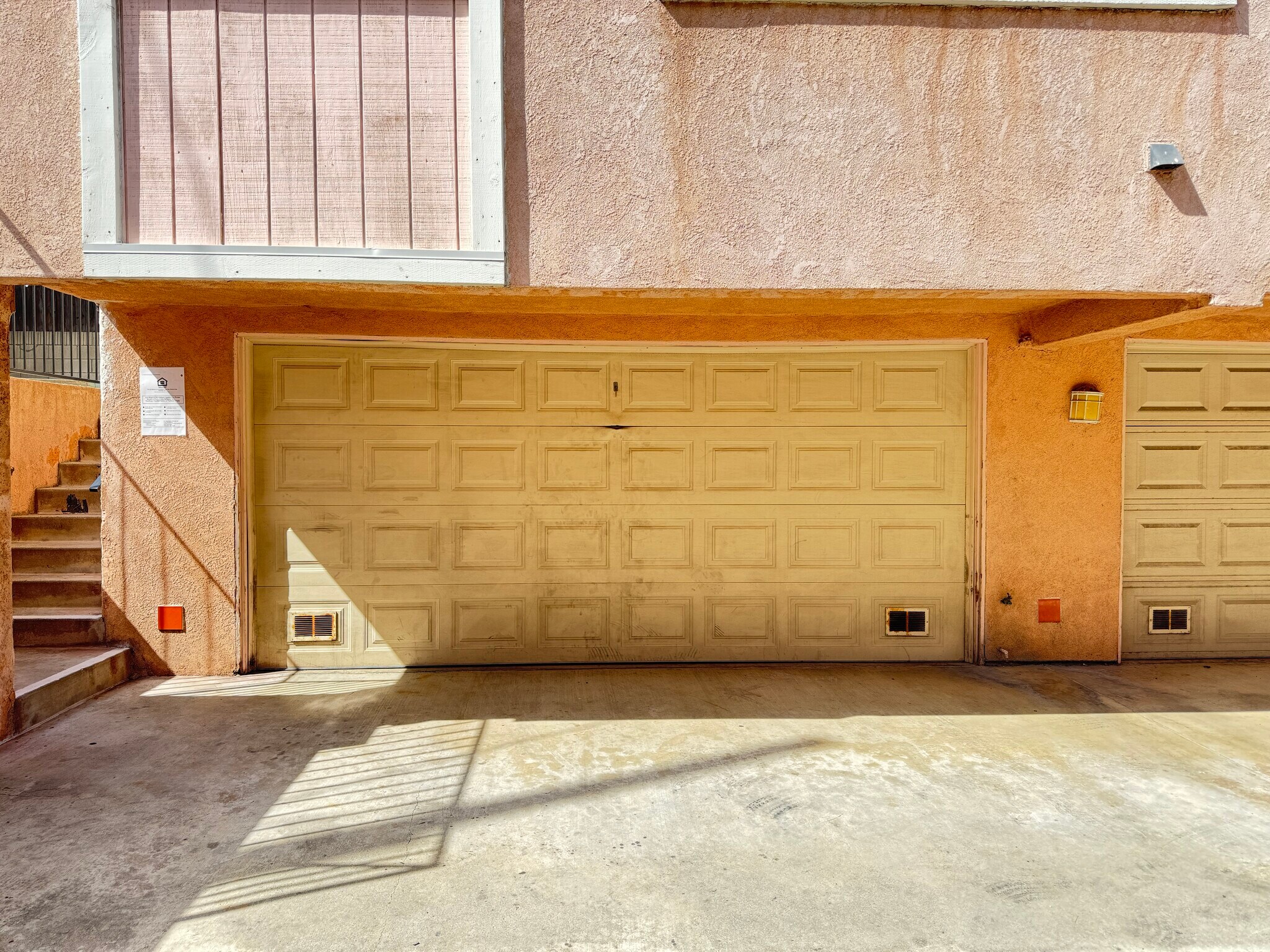 Building Photo - 918 W San Marino Ave
