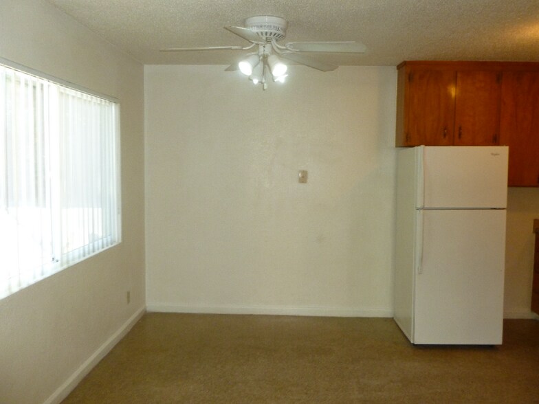 Building Photo - 210 W Dakota Ave