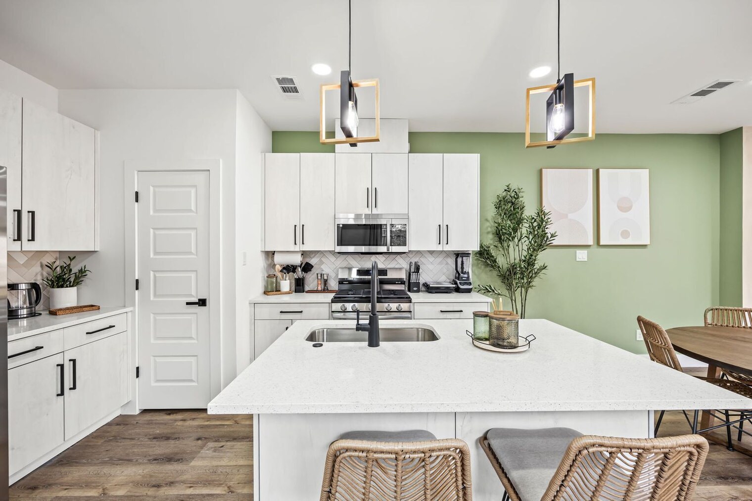 Building Photo - 5702 Riverside Dr