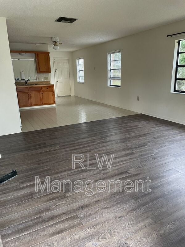 Building Photo - 44 S Kentucky Ave