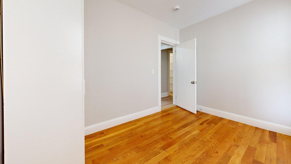 Building Photo - 205 Chelsea St