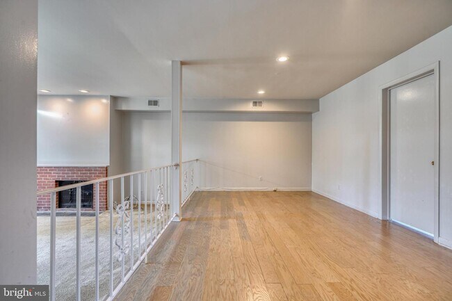 Building Photo - 7304 Park Village Ct