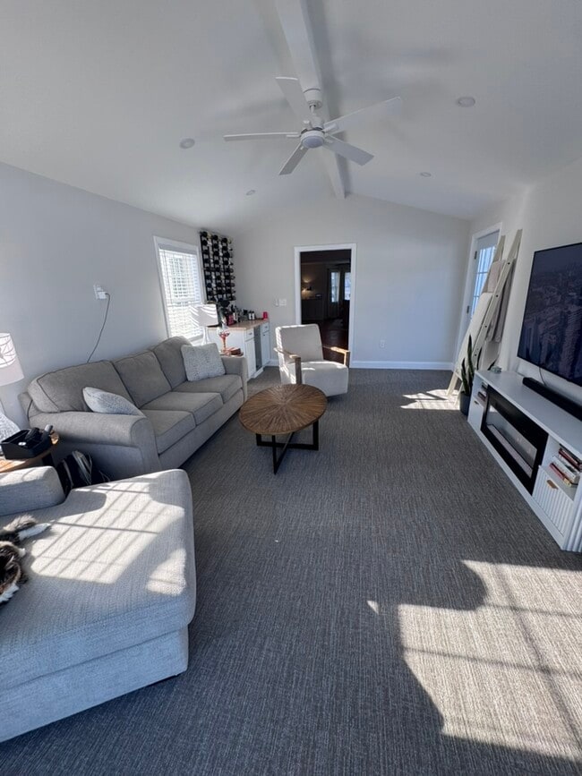 Building Photo - 25 Thornton Ave