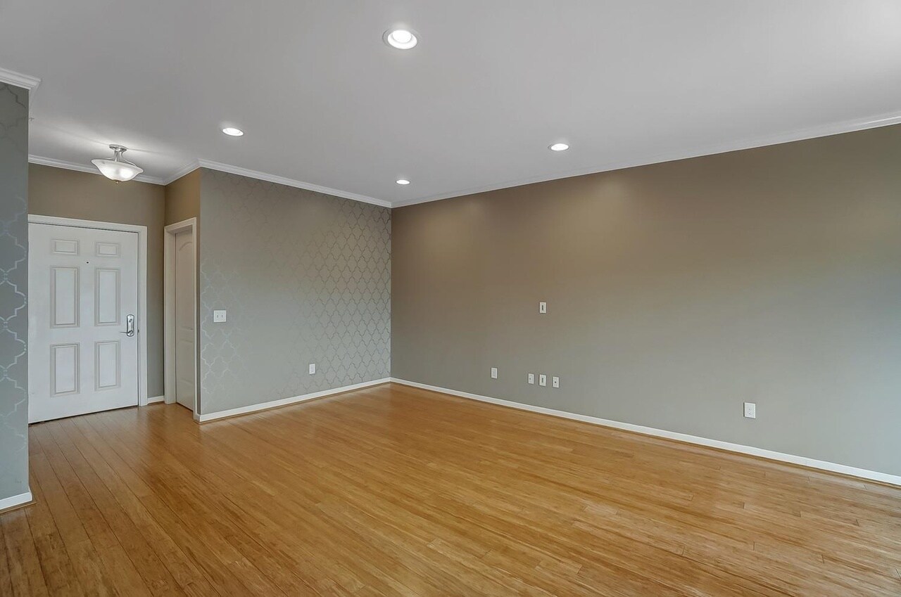 Spacious living room - 3316 Wasson Rd