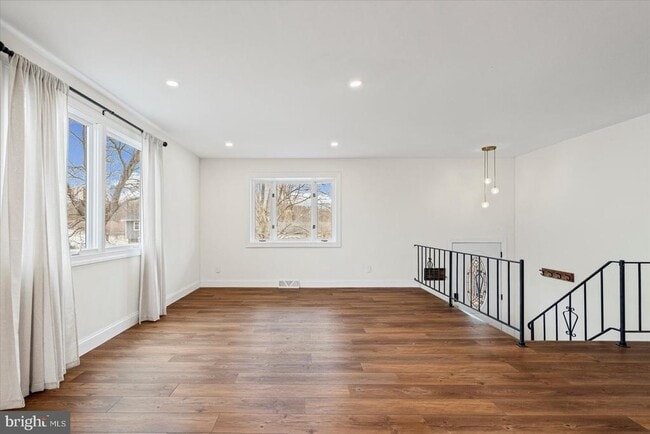 Building Photo - 220 Garnett Rd