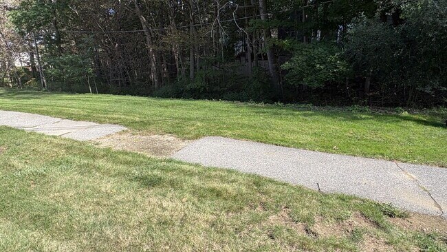 Building Photo - Bright & Sunlit 2nd-Floor Unit in Peaceful Kittery Setting!