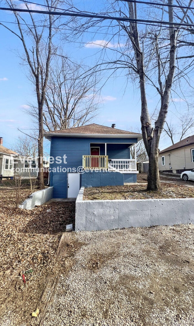 Building Photo - 907 S Cedar Ave