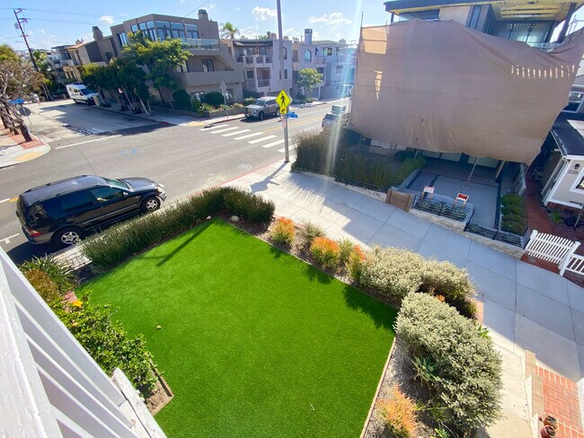 Building Photo - 233 6th St