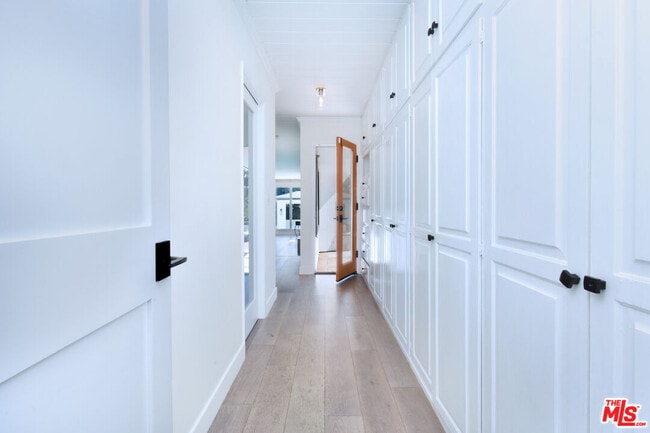 Building Photo - 4678 White Oak Ave