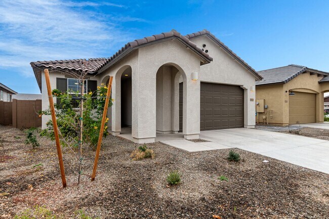 Building Photo - Charming 3-Bed Rental with Spacious Yard