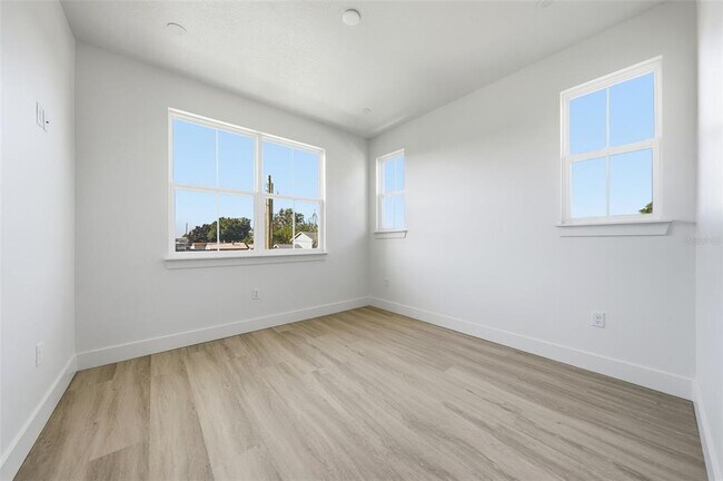 Building Photo - 1605 Bryn Mawr St