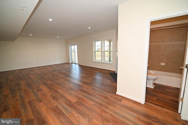 Building Photo - 7001 Chaptico Ct
