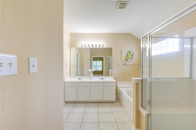 Building Photo - 6114 Breezy Hollow Ln