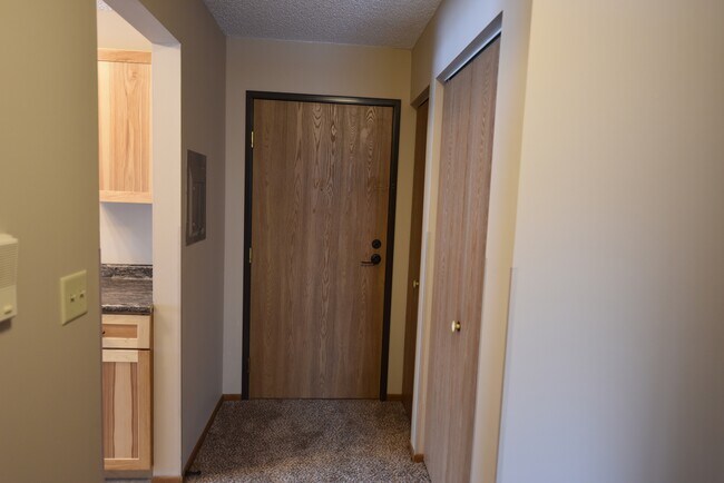 Building Photo - 924 4th St SW