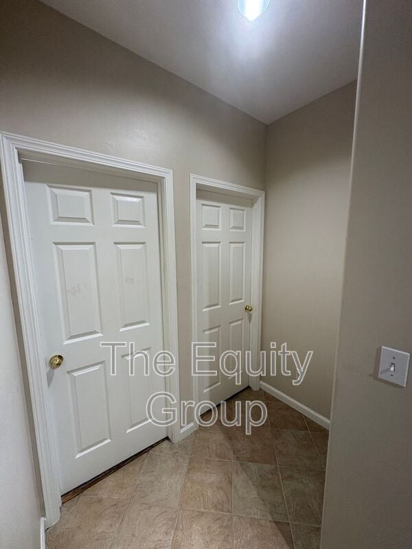 Building Photo - 4911 W Elkhorn Ave