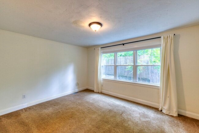 Building Photo - 38 Johnson St