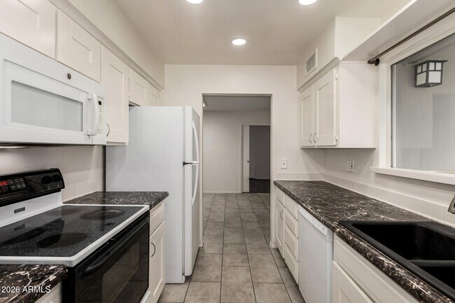 Building Photo - 1976 E Del Sur Dr