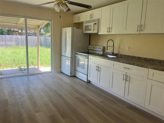 Building Photo - 5641 Sheridan St