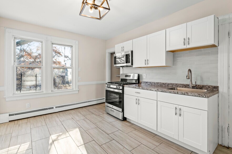 Building Photo - 202 N 1st St