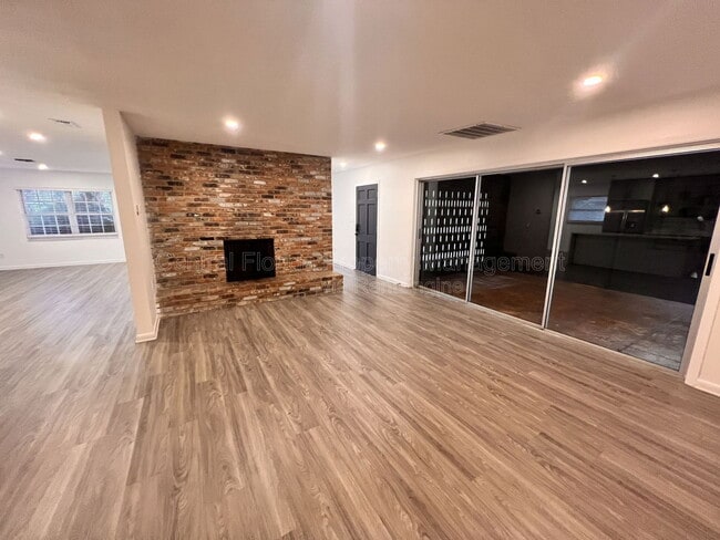 Building Photo - 2080 Thunderbird Trail