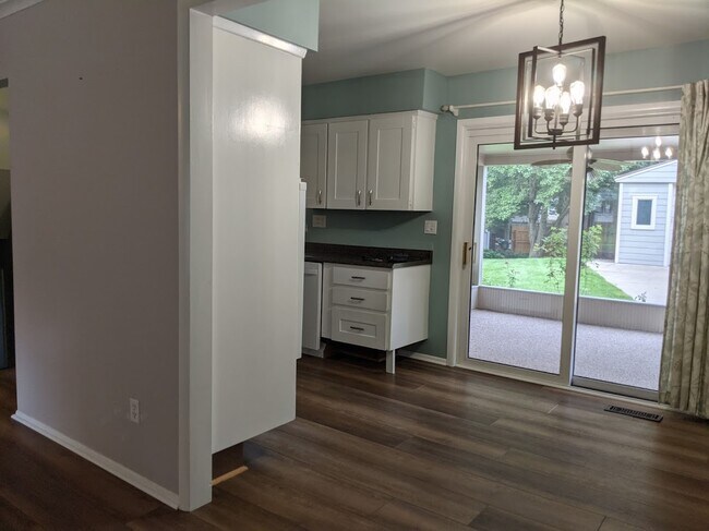 Building Photo - 812 N Mansfield St