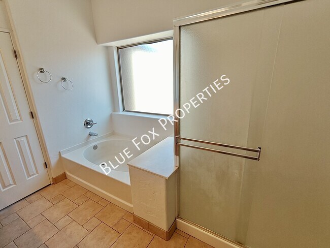Building Photo - 5680 Shady Grove Dr